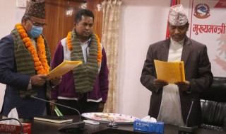 आयोगका उपाध्यक्ष खड्काद्वारा शपथग्रहण