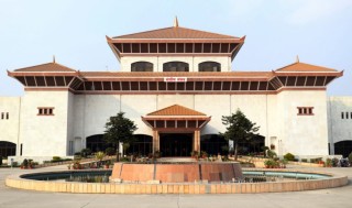 प्रतिनिधिसभा विघटन गर्ने निर्णय सच्याउन माग