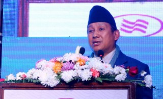 मुलुकलाई नयाँ ढङ्गले अगाडि बढाउन ताजा जनादेशमा : सञ्चारमन्त्री