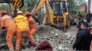 भारतको उत्तर प्रदेशमा दाहसंस्कारस्थलको छाना खस्दा कम्तीमा १७ को मृत्यु