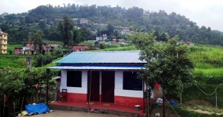 जनप्रतिनिधिले निजी खर्चमा बनाइदिए पक्की घर