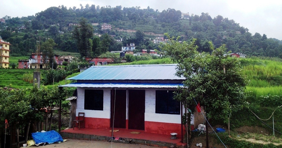 जनप्रतिनिधिले निजी खर्चमा बनाइदिए पक्की घर