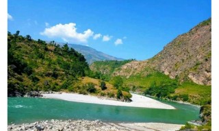 महाकाली नदीमा फसेका मलामीको उद्धार
