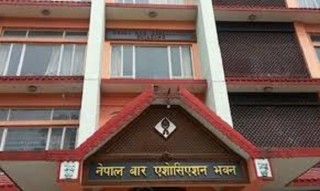 झापा बारका अध्यक्षमा  अधिकारी