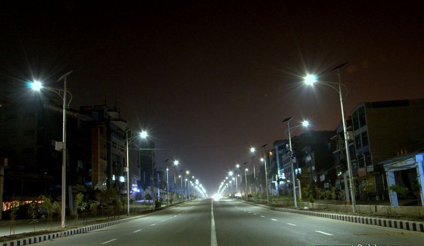 आधुनिक सडक बत्ती जडान गरिँदै