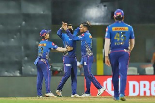 मुम्बईले रवाफ बढायो, हैदरावाद १३ रनले पराजित 