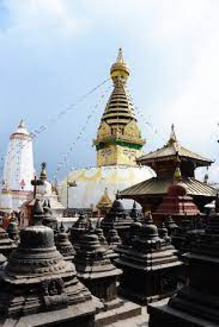 स्वयम्भू स्तूप परिसरका घर बुद्धाचार्य परिवारलाई हस्तान्तरण हँुदै