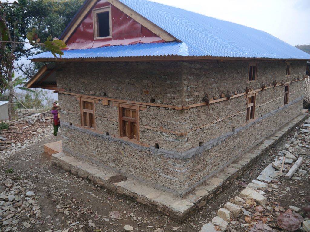 भूकम्पकोे पीडाले भन्दा ऋणले पोल्छ पीडितलाई