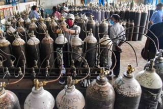 अक्सिजन अभाब हल गर्न दिल्लीले विदेशबाट अक्सिजन आयात गर्ने 