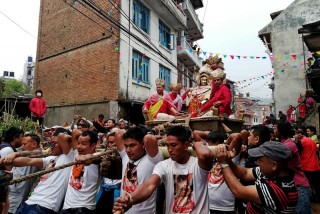 स्वास्थ्य मापदण्ड पालना गर्दै बज्रयोगिनी उग्रताराको खटयात्रा शुरु