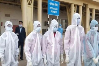 भारतमा चौथो दिन पनि चारलाख माथि कोरोना संक्रमित, झण्डै चार हजारको मृत्यु
