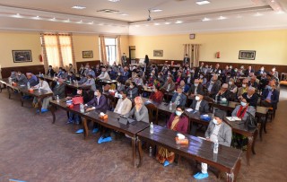 एमाले सांसदका ह्विप पत्र पिजन होलमा 