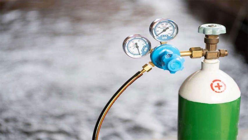 सैनिक अस्पताललाई अक्सिजन सिलिण्डर सहयोग