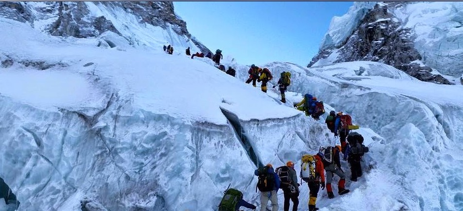 ७० आरोही सगरमाथा शिखरमा