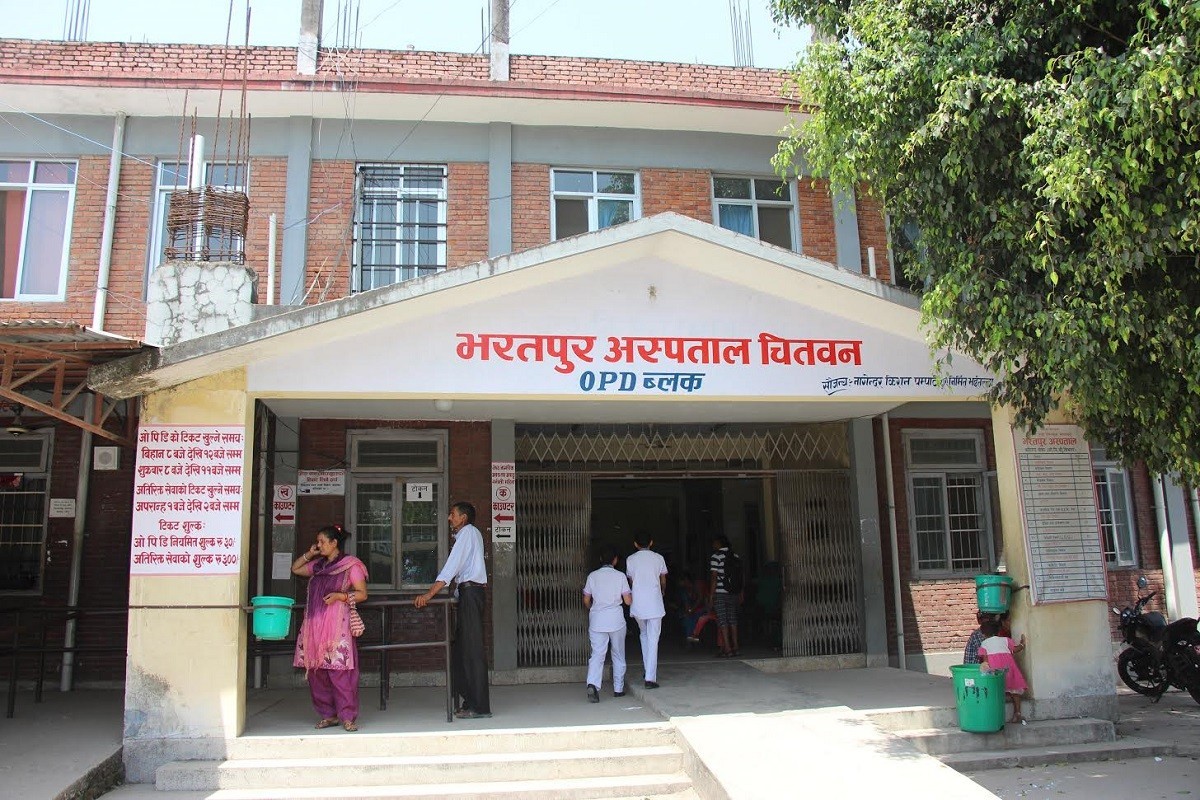 कोरोना सङ्क्रमितलाई भरतपुर अस्पतालको हटलाइन सेवा