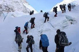 मौसम अनुकूल भएसँगै आरोही शिखरतर्फ