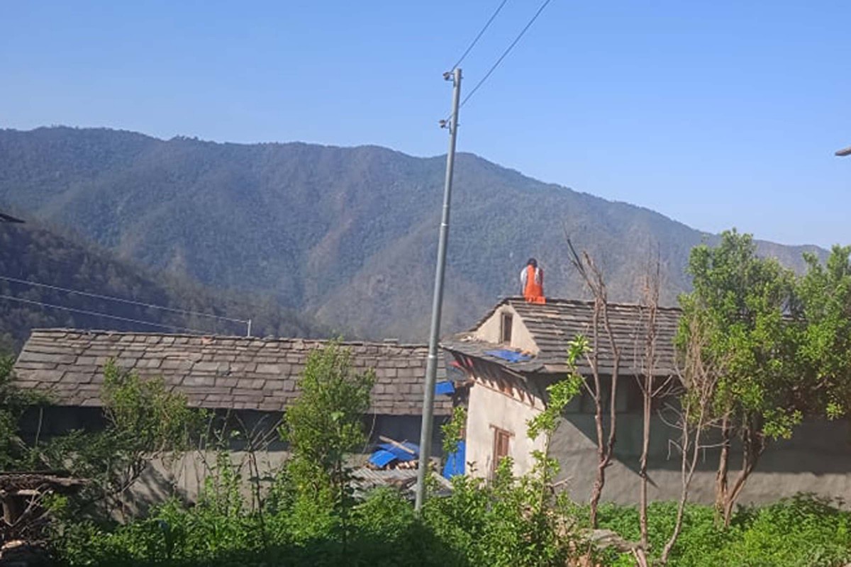 छानोमा गएर नेटवर्क खोज्दै