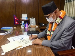अर्थमन्त्री भन्छन्, सम्पूर्ण शक्ति जनताको खोपका लागि 