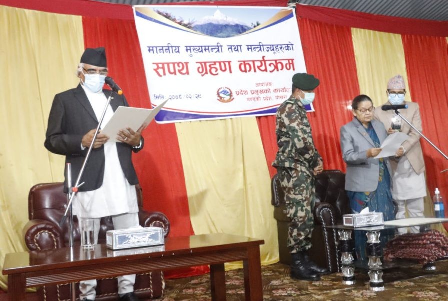 मुख्यमन्त्री पोखरेल तथा मन्त्रीद्वारा शपथ