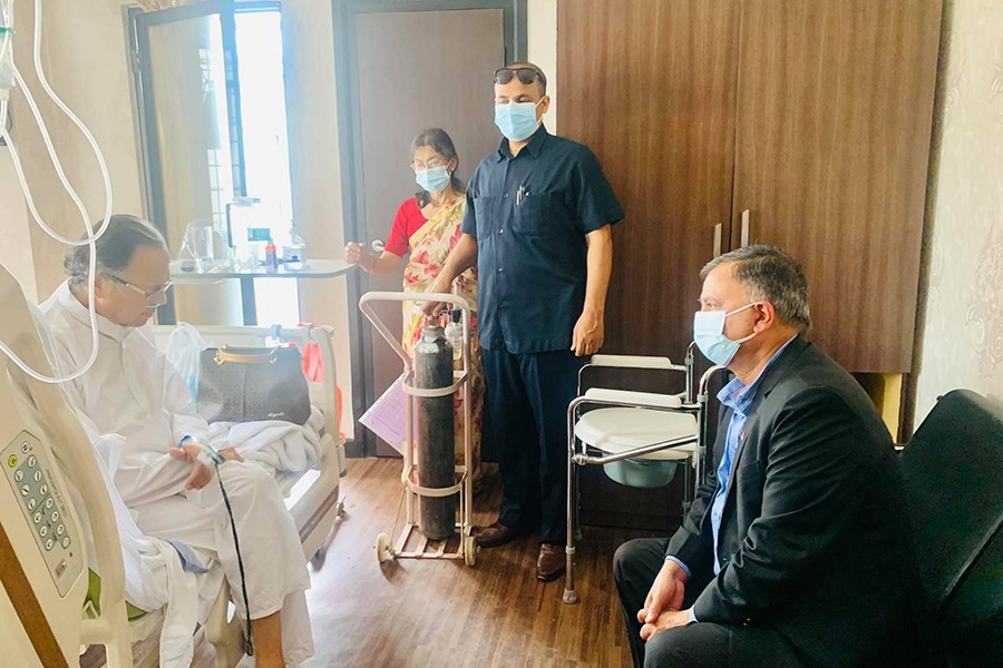 अस्पतालबाट नेता खनालको सन्देश : ‘‘पार्टी मिलाउनुस् कमरेड......’’