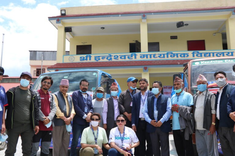 सिन्धुपाल्चोकका बाढी पिडितहरुलाई नेपाल खेलकुद महासंघको सहयोग