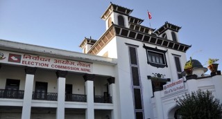 माओवादी केन्द्र परित्याग गर्ने १४ जनप्रतिनिधिको पद अदालतले थमौती गर्ला ?
