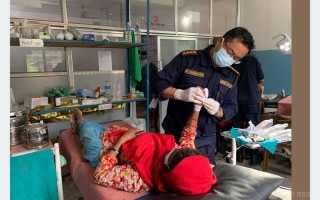हेलम्बु र मेलम्चीवासीको उपचारमा प्रहरी अस्पतालका चिकित्सक