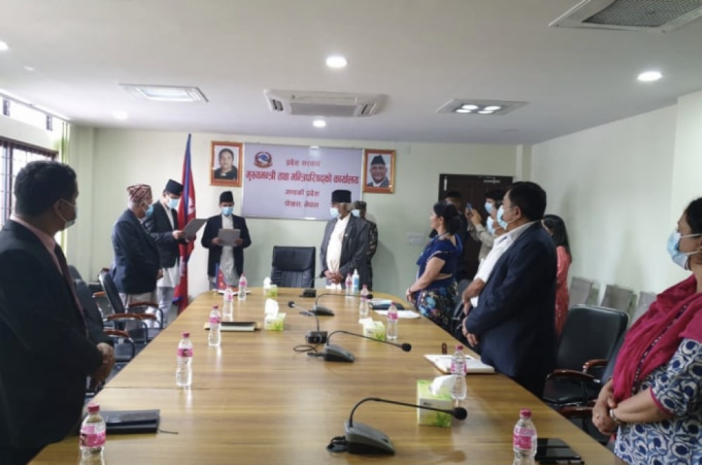 नीति तथा योजना आयोग सदस्यमा अधिकारी