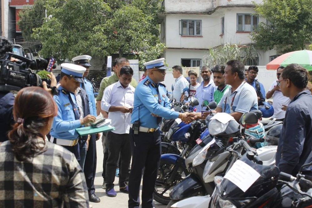 उपत्यकाबाट हराएका ३३ मोटरसाइकल फेला : सम्बन्धित धनीलाई बुझाइयो