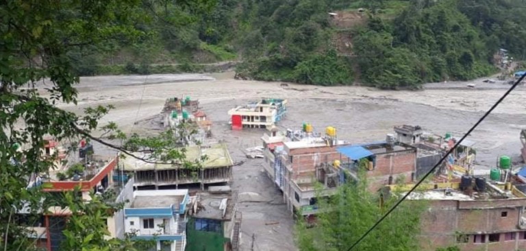 बाढी प्रभावित हेलम्बुवासीलाई यूएई, कुवेत र दक्षिण कोरियामा बस्ने नेपालीको सहयोग