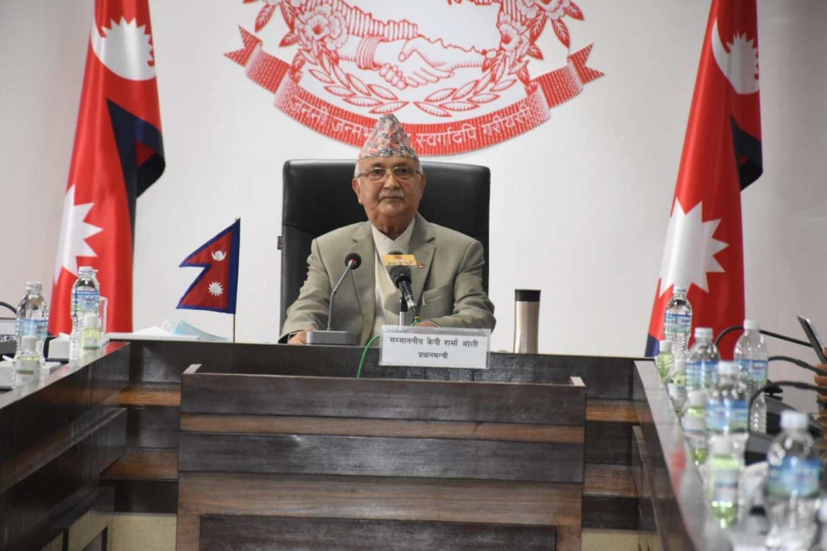 अदालतले राजनीतिक विषयमा हात हालेको छ : प्रम ओली