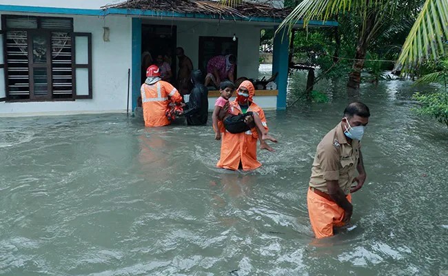 भारतमा बर्षापछिको बाढी पहिरोमा परी मृत्यु हुनेको सङ्ख्या १२४, उद्धार कार्य जारीे