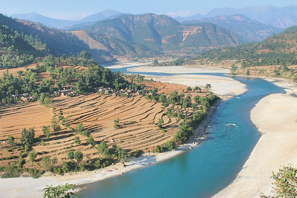 कर्णाली नदी छेउछाउका बस्ती बाढी पहिरोको उच्च जोखिममा