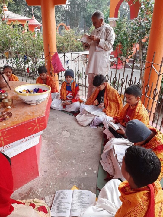तीन सय वर्ष पुरानो गुरुकुलमा दैनिक हुन्छ रुद्राभिषेक पूजा