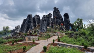 रक गार्डेनमा आन्तरिक पर्यटक