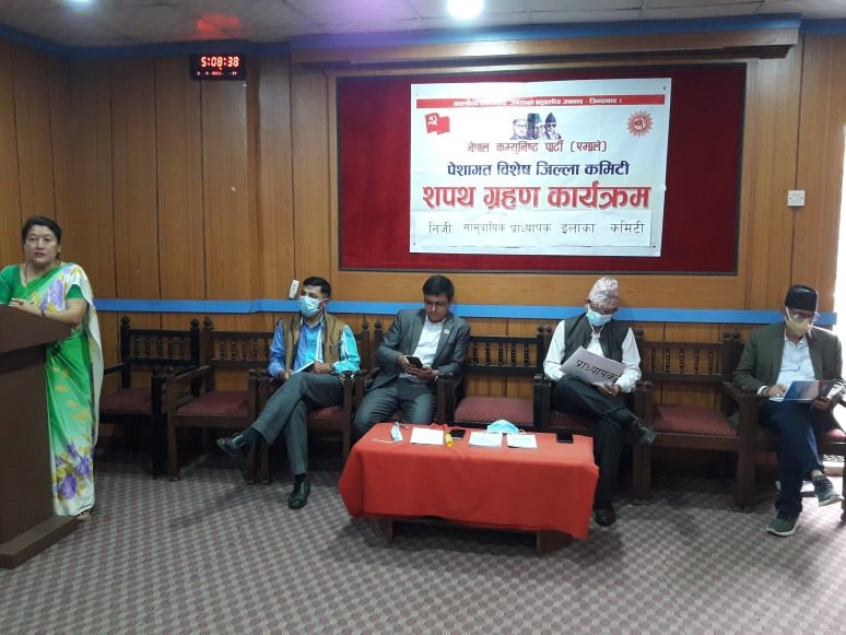नेताप्रति आक्रोश पोख्दै पार्टी नविकरणमा जुटे एमाले कार्यकर्ता 