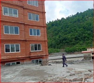 उच्च जोखिमका घरमा नबस्न मेलम्ची नगरपालिकाको अपिल