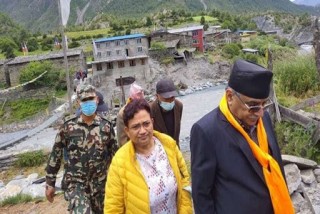 पूर्वप्रधानमन्त्री प्रचण्ड र उर्जामन्त्री भुसालसहितको टोली मनाङमा