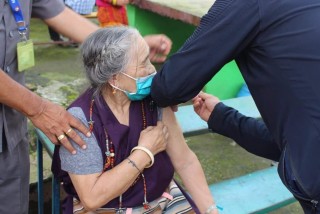 काठमाडौं ६ तारासदन केन्द्रमा पहिलो दिन ६६८ ले लगाए अस्ट्राजेनेका 