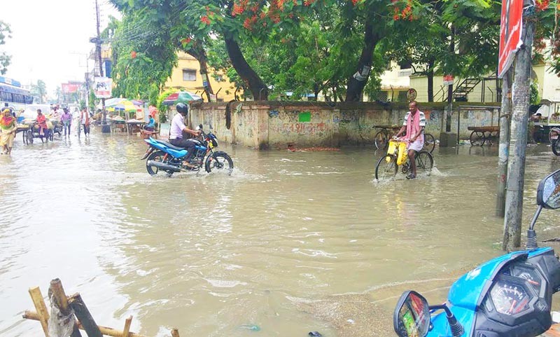 राहतका पर्खाइमा गोबरगाढाका बाढीपीडित