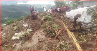पर्वतमा पहिरोमा परी छ जनाको मृत्यु, दुई बेपत्ता