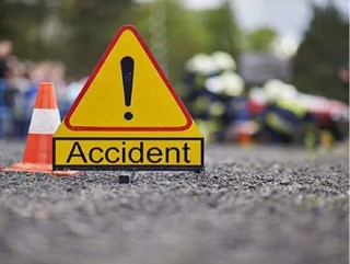 नवलपुरमा बस र ट्रक एकआपसमा ठोक्किँदा तीन जनाको मृत्यु, २४ घाइते