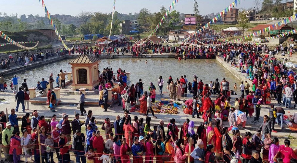 चन्द्रागिरिस्थित इन्द्रदहमा बिहानैदेखि भक्तजनको भीड