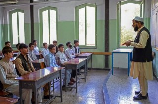 अफगानिस्तानका छात्रालाई “चाडै” विद्यालय फर्काउने तालिबानको दाबी