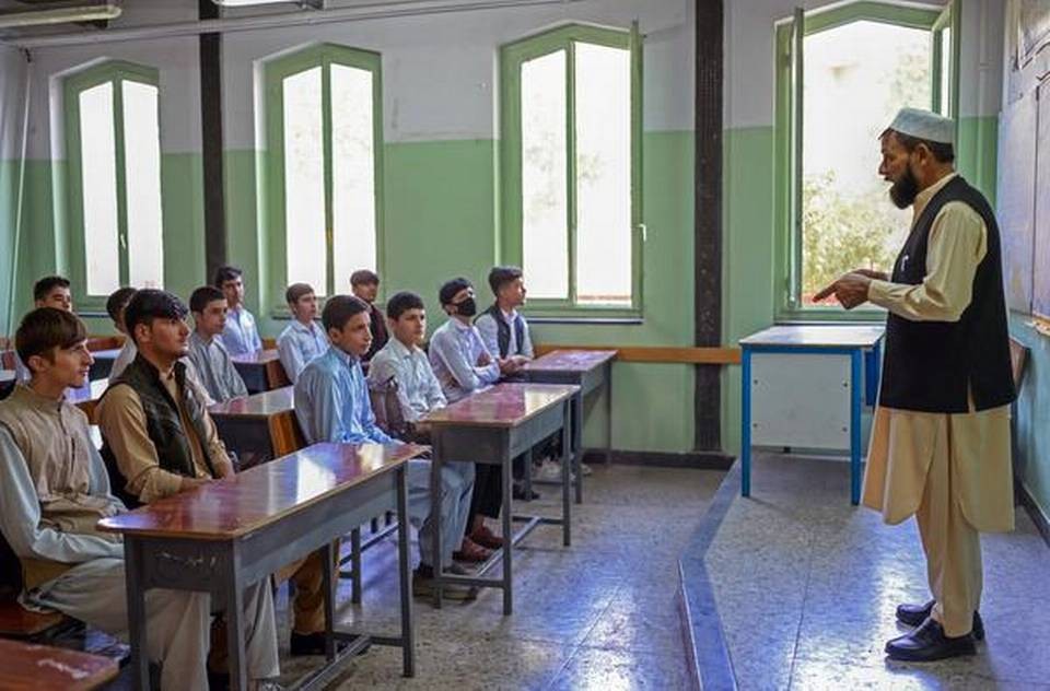 अफगानिस्तानका छात्रालाई “चाडै” विद्यालय फर्काउने तालिबानको दाबी