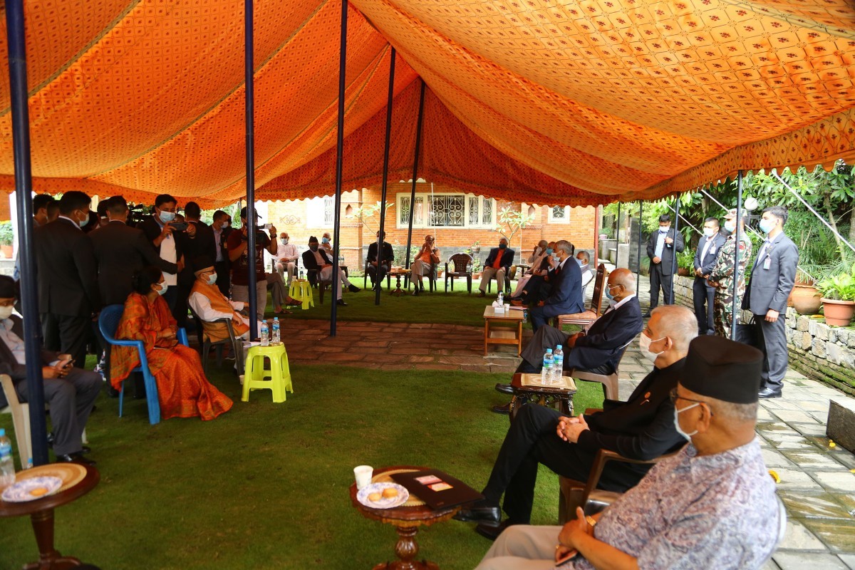 काँग्रेस पदाधिकारी बैठक बस्दै