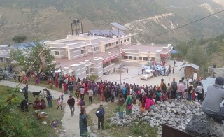 मुगुमा बसको टायर पङ्चर हुँदा दुर्घटना