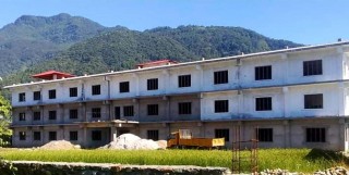 ठडिँदै माछापुच्छ्रेको ‘सिँहदरबार’