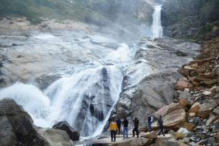 रुप्से झरनामा आन्तरिक पर्यटक