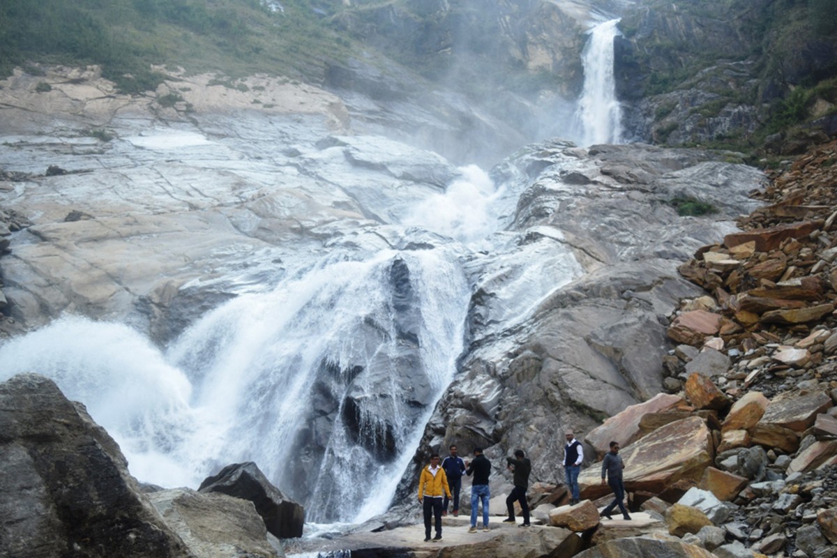 रुप्से झरनामा आन्तरिक पर्यटक